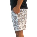 SHORT IN MOTION - Camo Claro